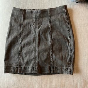 Free people gray stretchy skirt (modern Femme denim mini skirt)